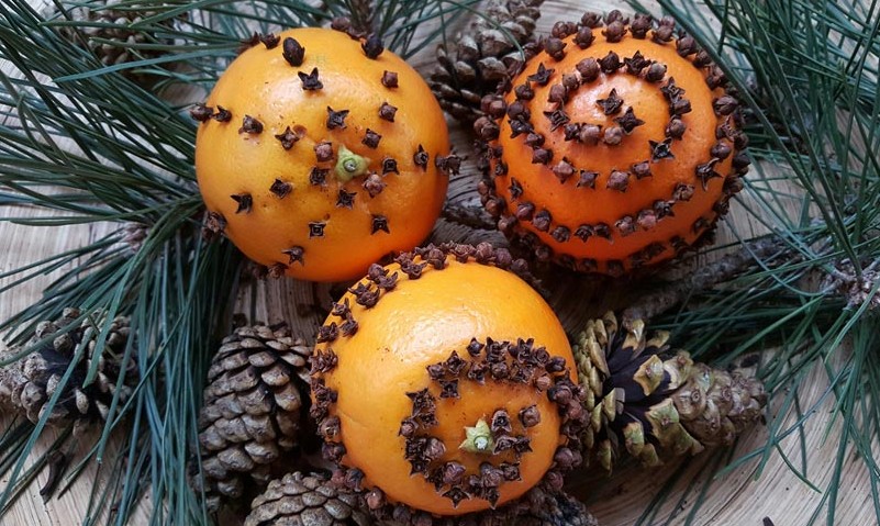 orange-pomander-balls-decor-e1450389443466